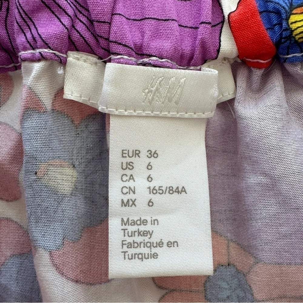 H&M top, off-shoulder, short balloon  sleeves, loose fitting, 💯 cotton, floral - Picture 12 of 14